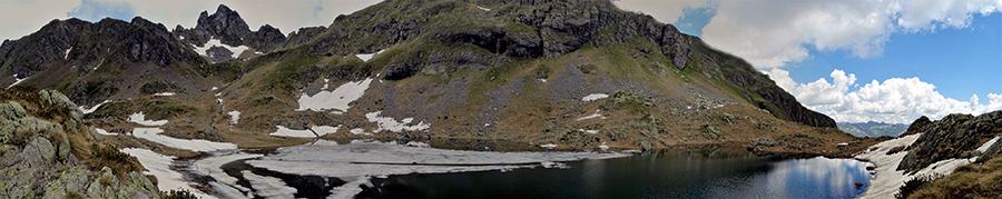 Il laghetto superiore di Ponteranica (2115 m) in avanzato disgelo